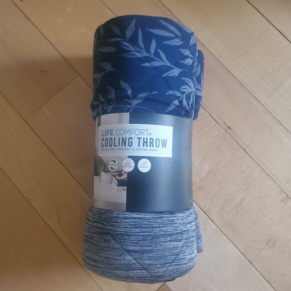 Life Comfort Cooling Throw, Navy, NWT - Picture 1 of 4